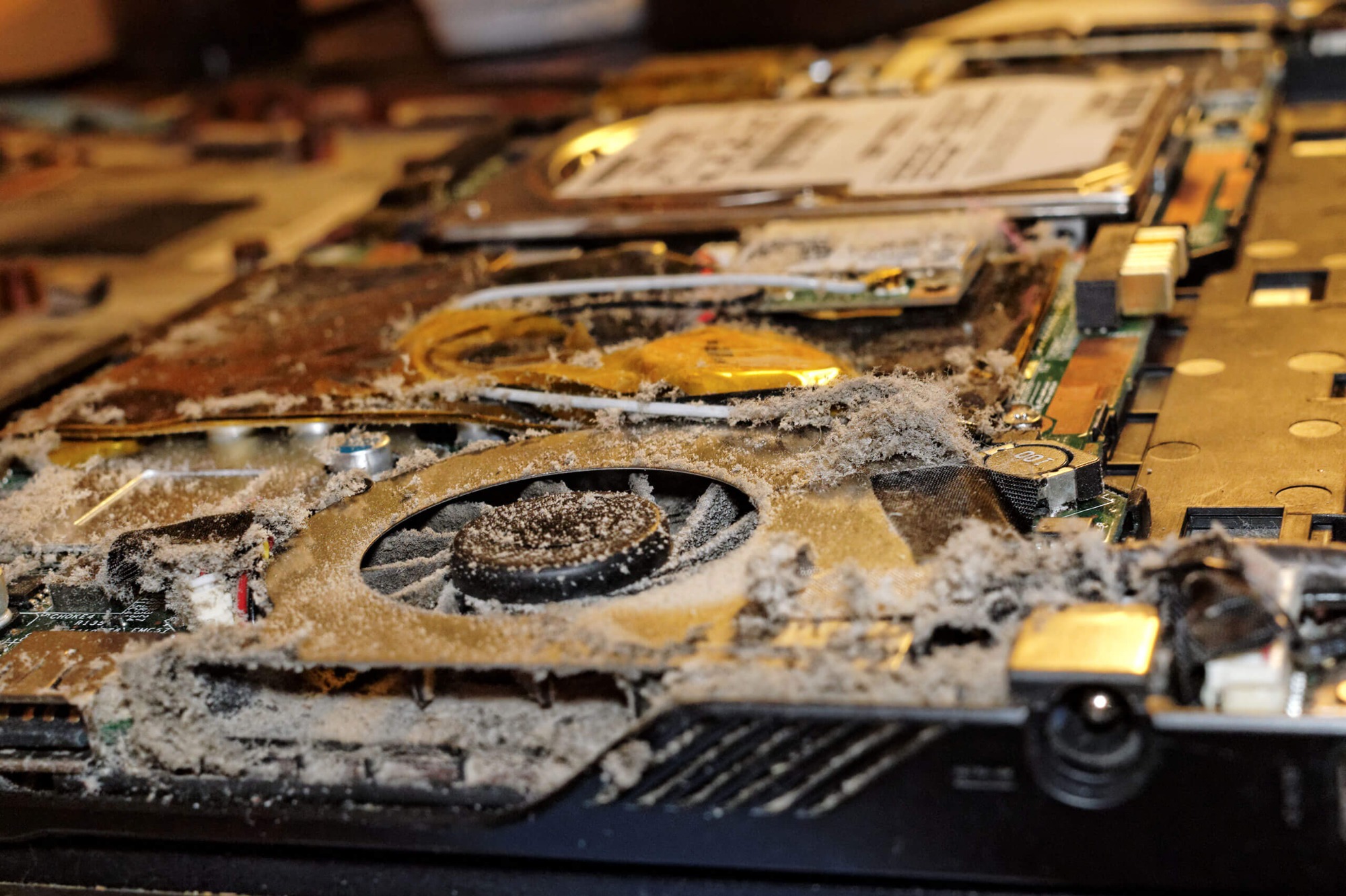 Deal with overheating of the laptop computer
